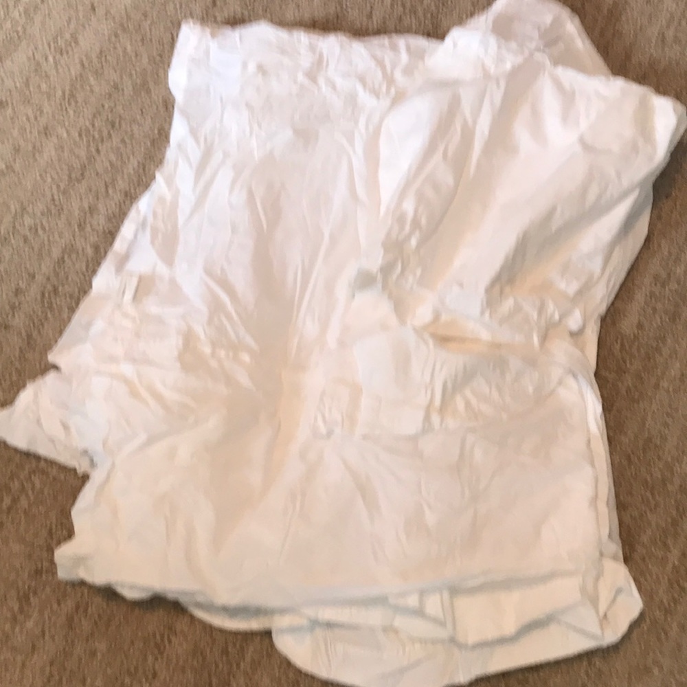 PB Kids dust ruffle. Straight edge- white twill!